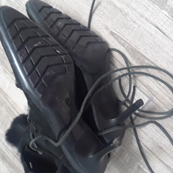 GUCCI FUR LINED BOOTS..RARE FIND.. - Picture 5 of 11